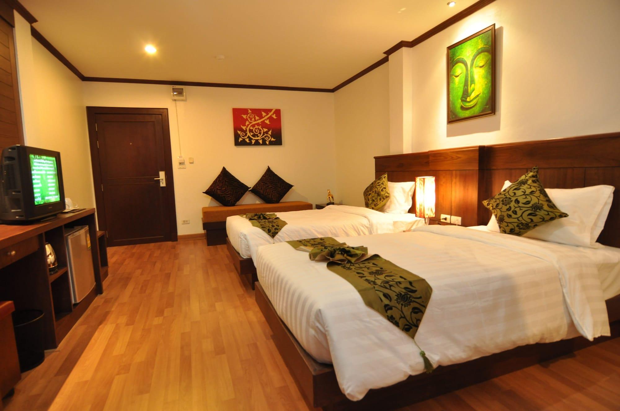 Hemingway'S Hotel Patong Exterior photo