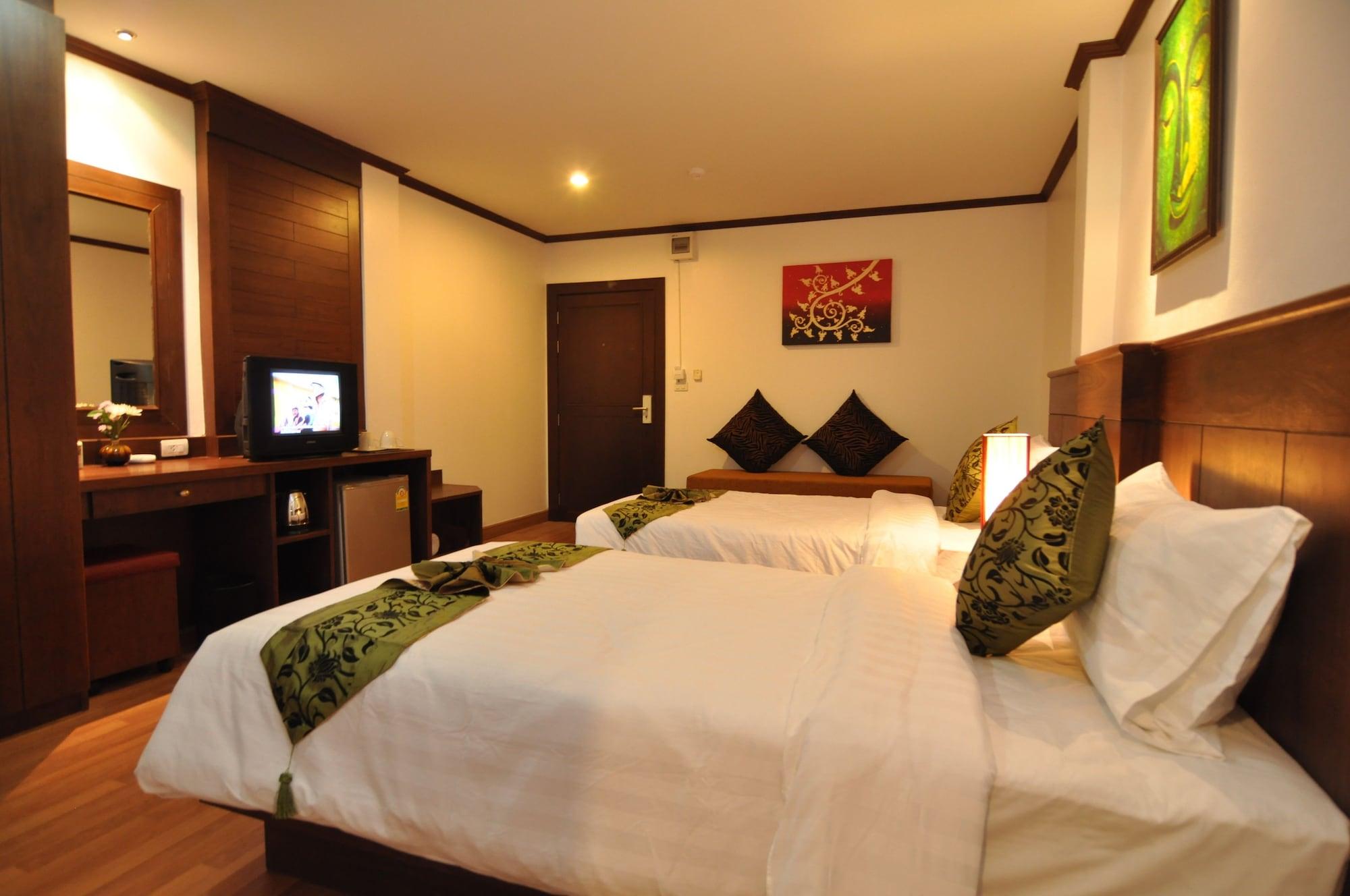 Hemingway'S Hotel Patong Exterior photo