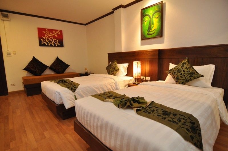 Hemingway'S Hotel Patong Exterior photo
