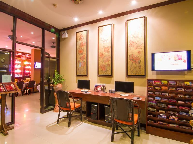 Hemingway'S Hotel Patong Exterior photo