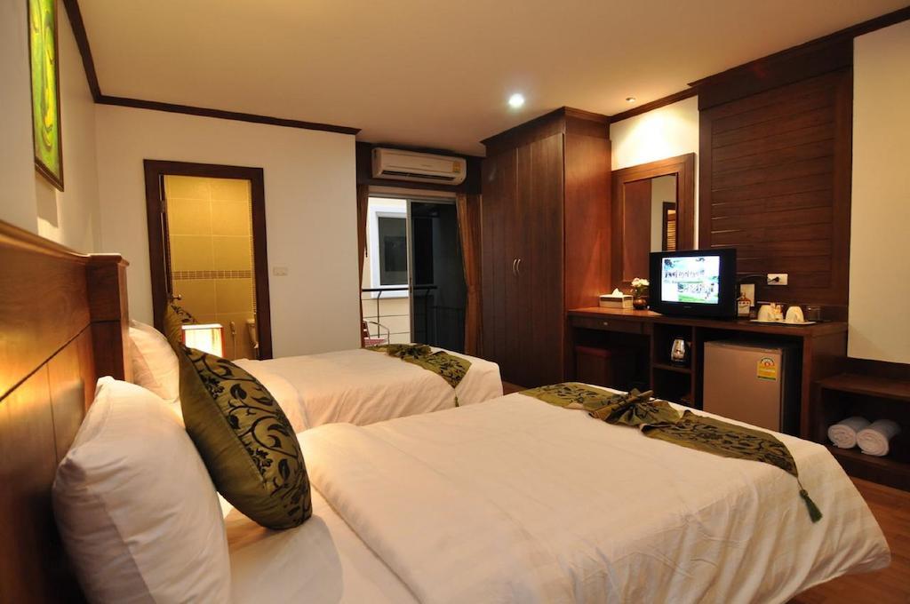 Hemingway'S Hotel Patong Room photo